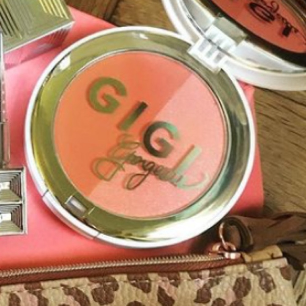 GIGI Gorgeous Blush Compact BNIB